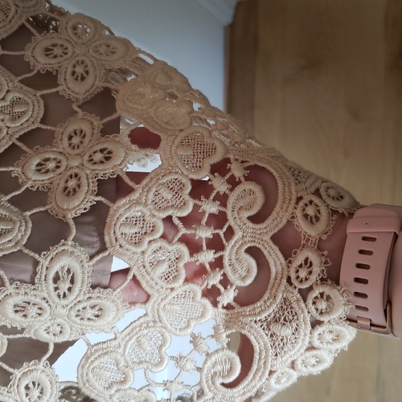 Lace overlay dress - Picture 4 of 8